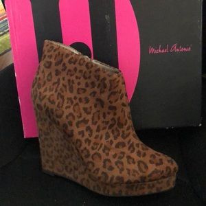 Leopard Michael Antonio